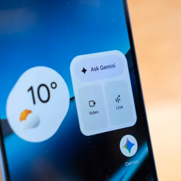 Смартфон с виджетом Gemini на Android: голосовой ввод в формате аудиозаметок