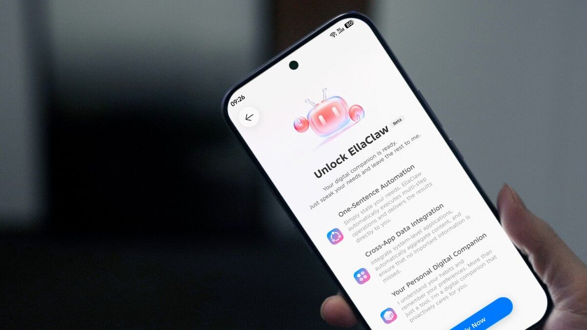 Смартфон TECNO с экраном и интерфейсом EllaClaw