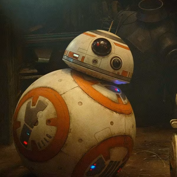 BB-8 и робот в мастерской Star Wars
