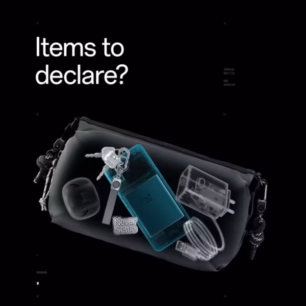 Объявление предметов для декларирования OnePlus Nord 6: ключи и зарядное устройство на черном фоне