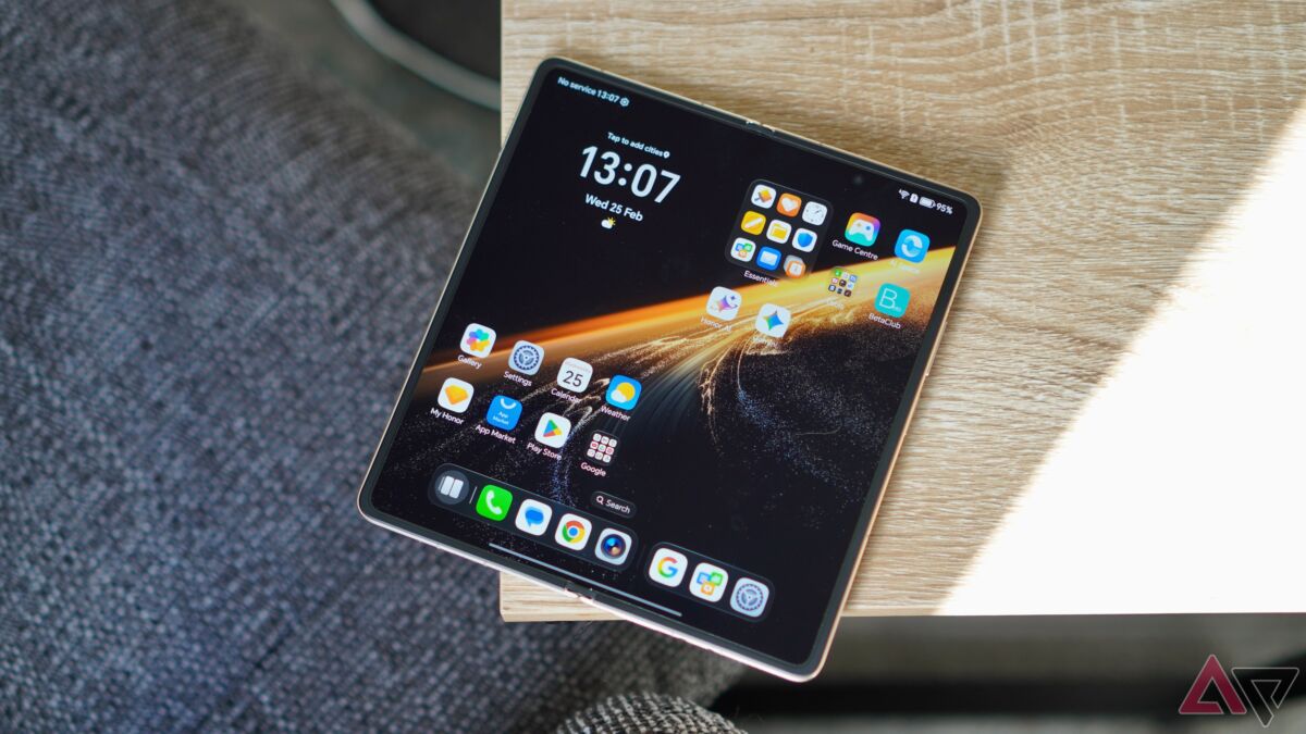 Планшет Honor с ярким интерфейсом на экране