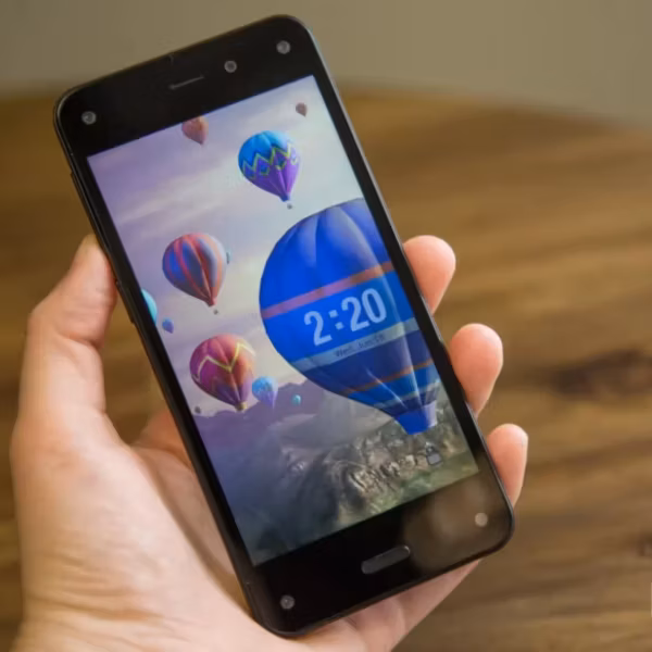 Смартфон Amazon с акцентом на Alexa и искусственный интеллект: экран с динамической графикой шаров