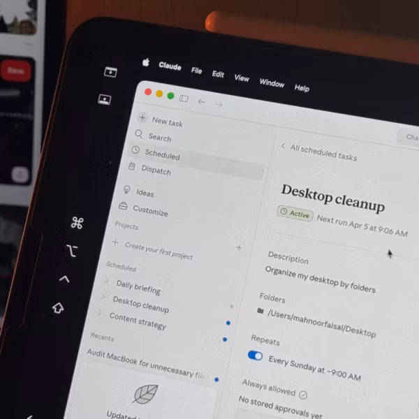 Экран MacBook с настройкой Scheduled Tasks в Claude для исправления ошибок в автоматизации вместо ChatGPT и Gemini