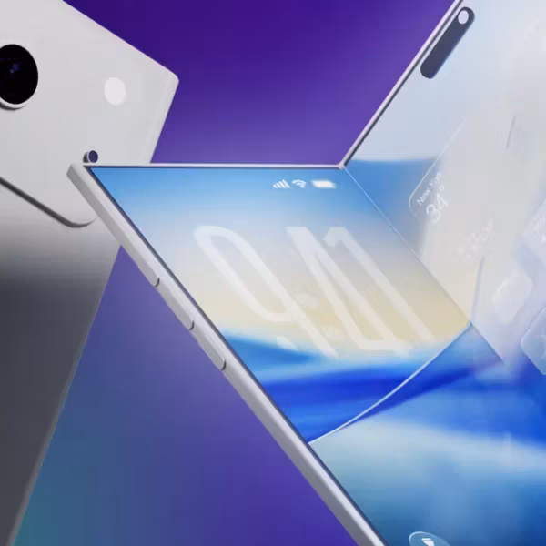 Apple iPhone Fold: передняя часть и задняя крышка с модулем камеры, общий вид при раскрытии