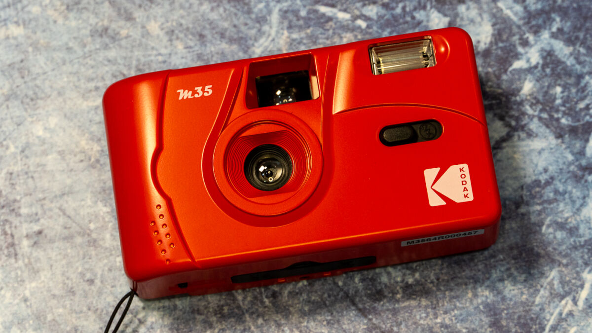 Пленочный фотоаппарат Kodak M35 красный корпус