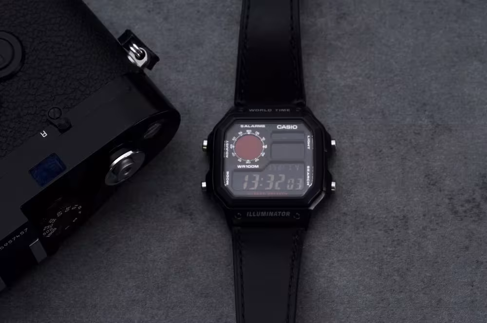Циферблат часов Casio M-Edition с черным ремешком