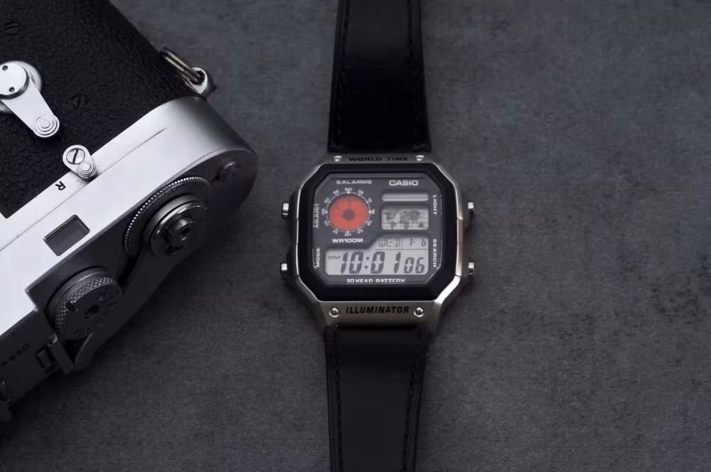 Часы Casio M-Edition с дизайном Leica на черном ремешке