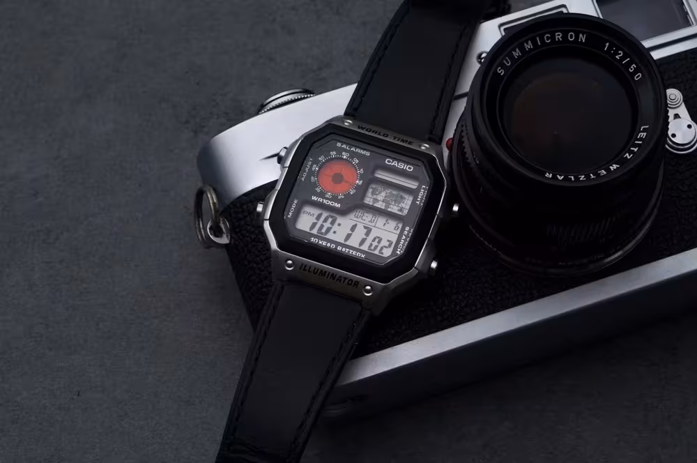Часы Casio M-Edition с дизайном Leica на черном ремешке