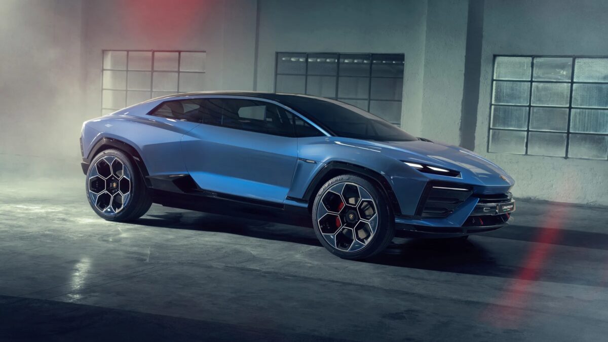 Гибридный гиперкар Lamborghini Lanzador в гараже