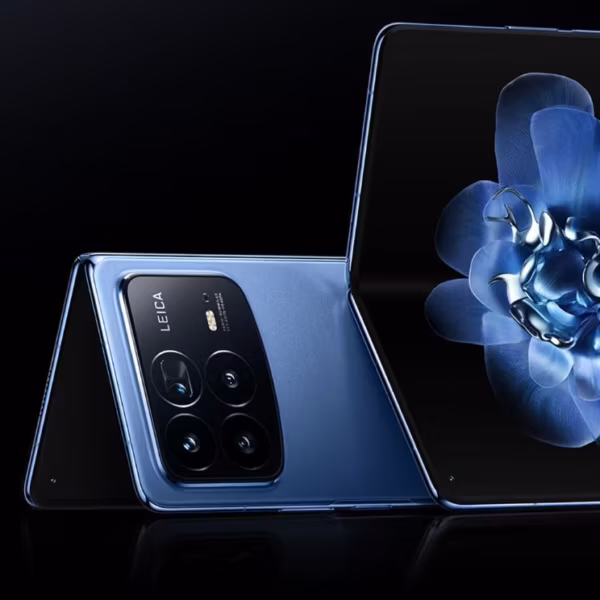 Складной смартфон Xiaomi Mix Fold 4 с раскрытым экраном и камерой