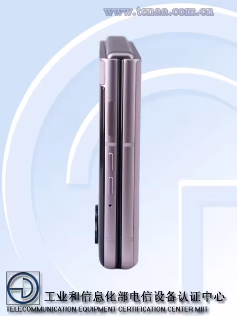 Складной телефон Motorola Razr 70 сбоку три кнопки
