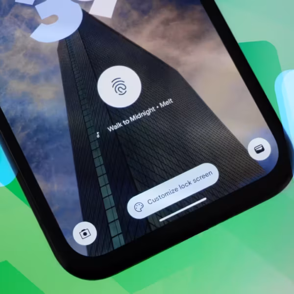 Экран смартфона Google Pixel с расширенным меню Now Playing и карточками музыки