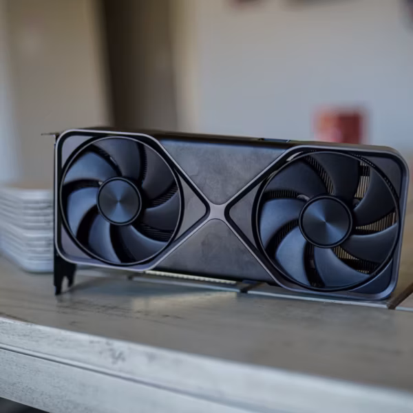 NVIDIA GeForce RTX 5070 — видеокарта для ПК с двумя вентиляторами в обзоре