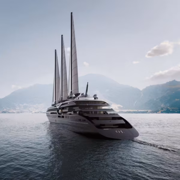 Парусный лайнер Orient Express Corinthian на воде, самый большой в серии