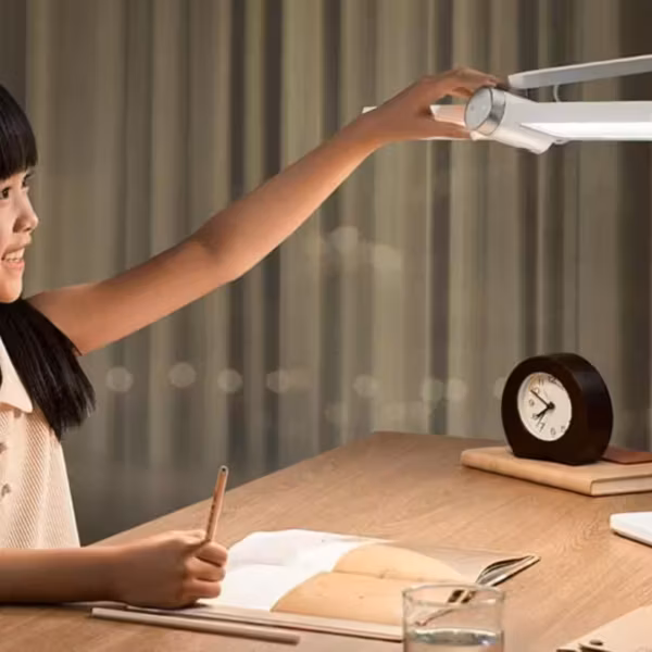 Детали настольной лампы Xiaomi с яркой подсветкой и регулируемой яркостью