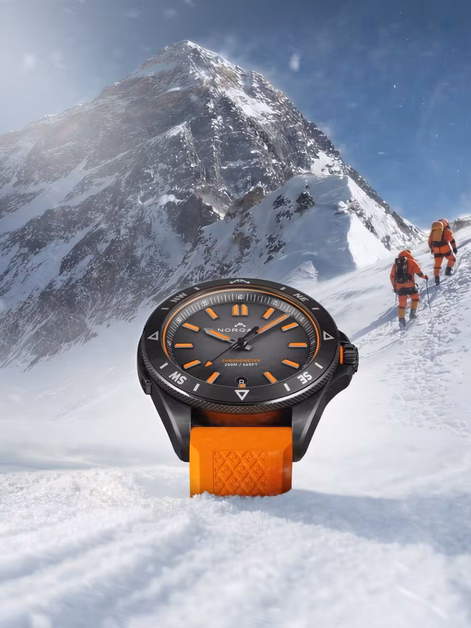 Норкайин Adventure 40 мм на снегу горный пейзаж с восхождением