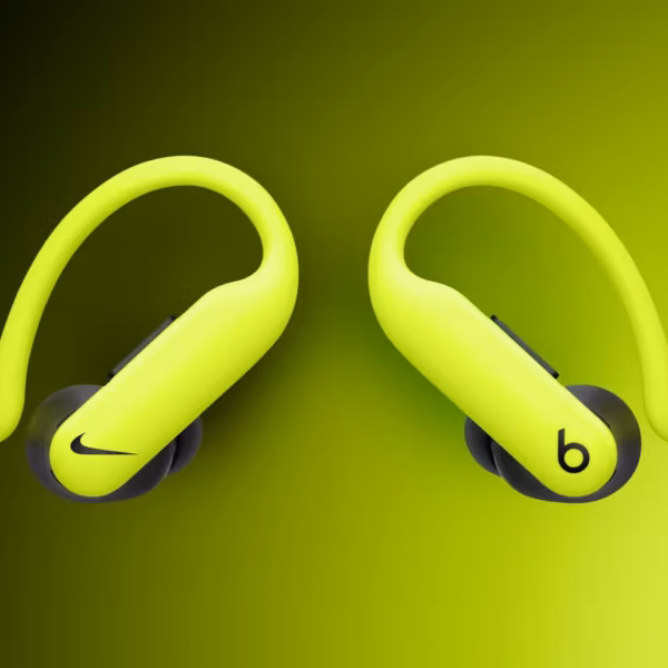 Спортивные наушники Powerbeats Pro 2 от Apple и Nike с неоновым дизайном