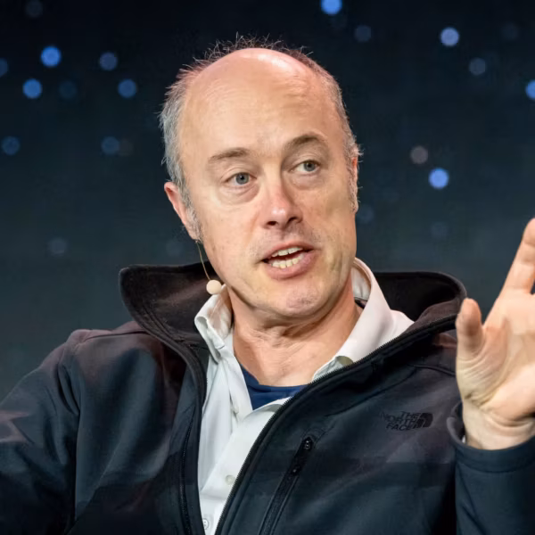 Человек на конференции обсуждает Nvidia CPX и Vera CPU, совместно с технологиями Groq 3 LPU