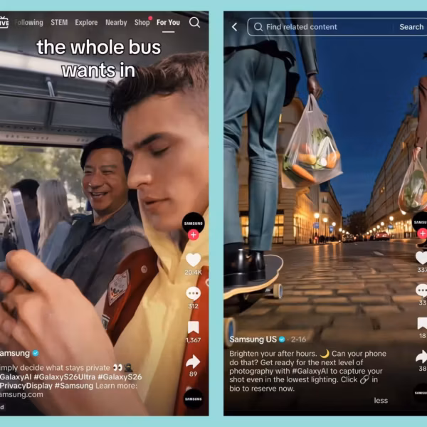 Реклама Samsung Galaxy с логотипом TikTok на улице, смартфон в руках у прохожего