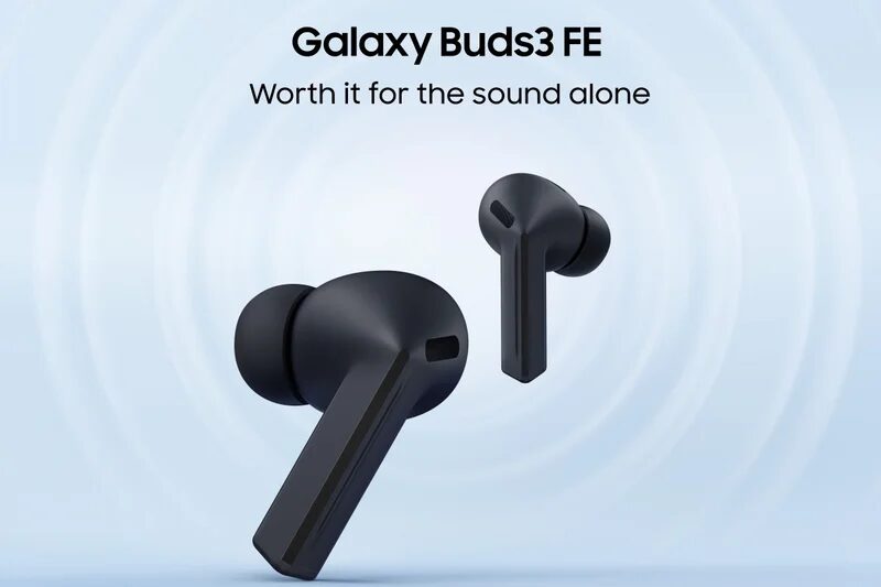 Черные беспроводные наушники Galaxy Buds 3 FE в упаковке