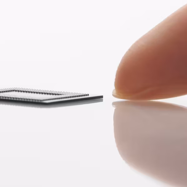 Память Samsung LPDDR5X DRAM на 12 ГБ для складного iPhone в упаковке