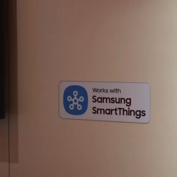 Наклейка Samsung SmartThings на стене в помещении, совместимость с умным домом Hyundai и Kia
