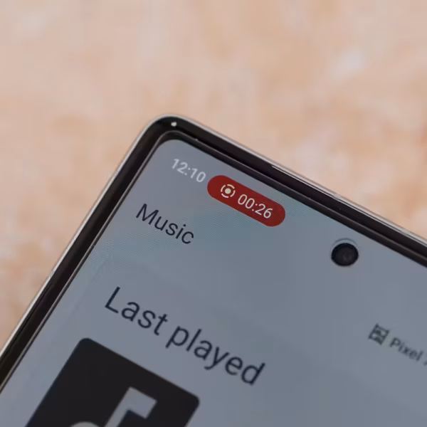 Экран Pixel 7 с меню записи экрана Android Canary 2603 в виде таблеточного чипа
