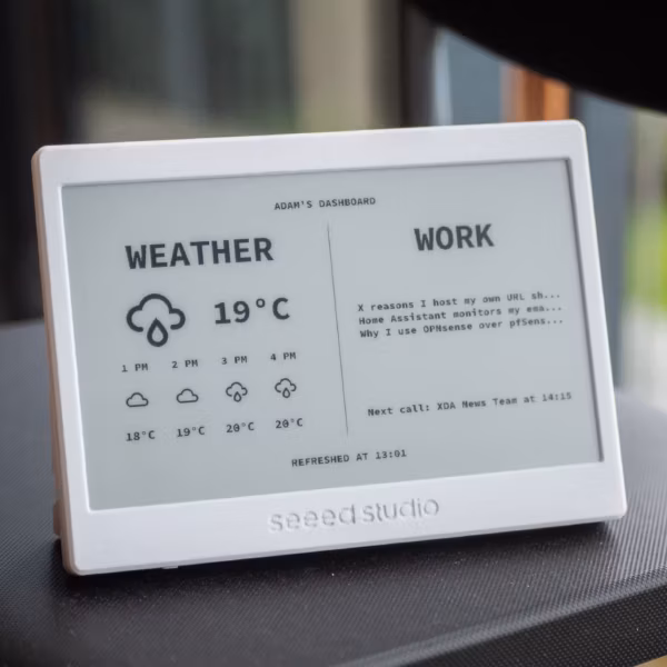 Старый Amazon Kindle с e Ink дисплеем, используемый как экран для Home Assistant