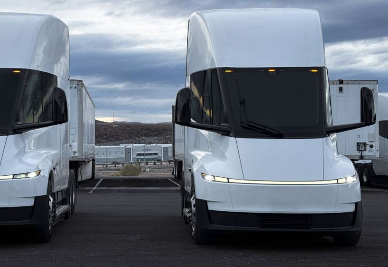 Электрические грузовики Tesla Semi получили батареи на 1,6 млн км пробега