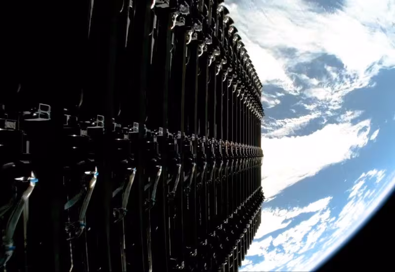 Ракетный отсек SpaceX на орбитальной станции Blue Origin в споре за центры обработки данных