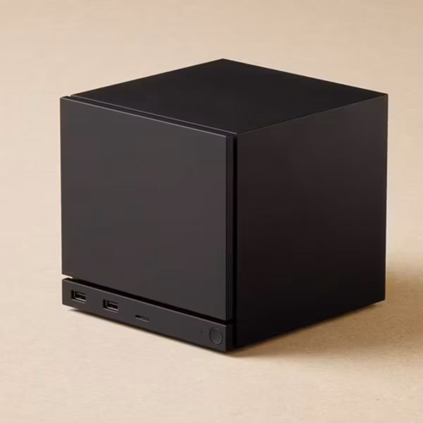 Steam Machine Verified мини-ПК в черком корпусе с USB-портами