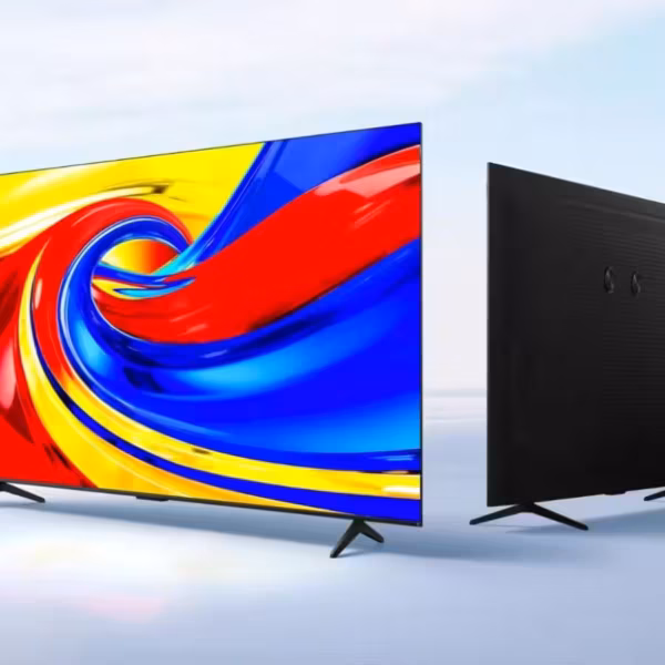 Телевизор TCL P7L Premium QLED спереди с ярким изображением на экране