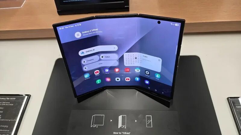 Сгибающийся смартфон Samsung Galaxy Z TriFold 2 с дисплеем Showtime на демонстрации