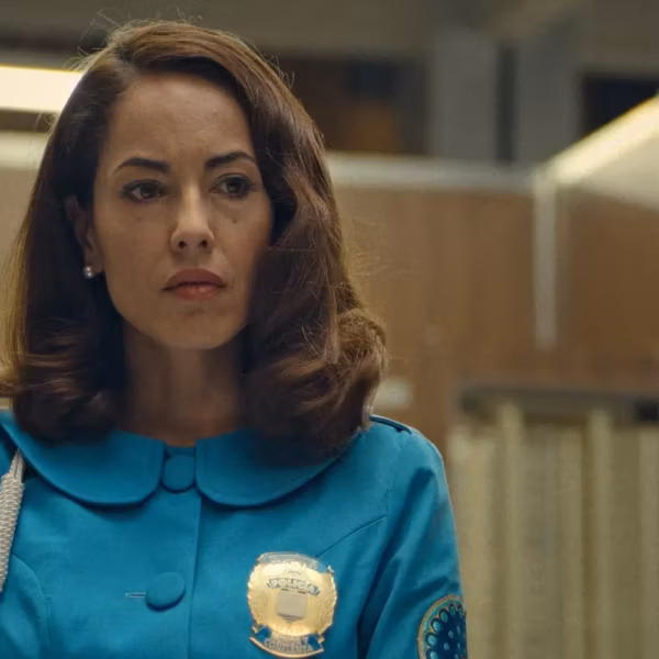 Барбара Мори в полицейской форме сериала Women in Blue на Apple TV
