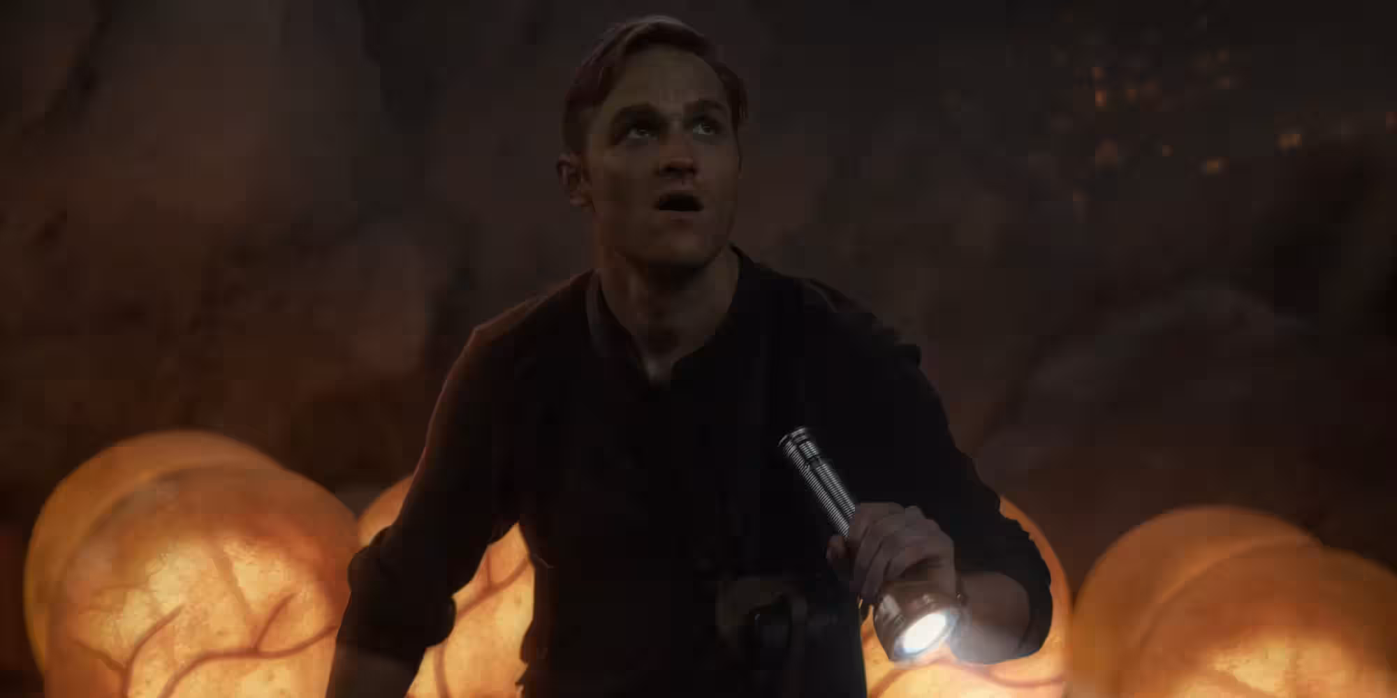 Уайатт Расселл в роли Ли Шоу