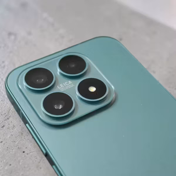 Задняя панель смартфона Xiaomi 17T с камерой Leica и цветным корпусом