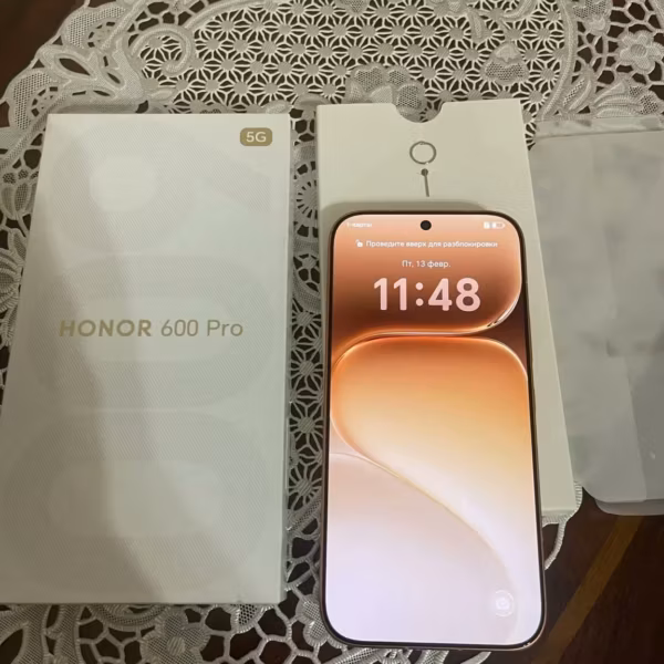 Смартфон Honor 600 Pro с дисплеем и коробкой
