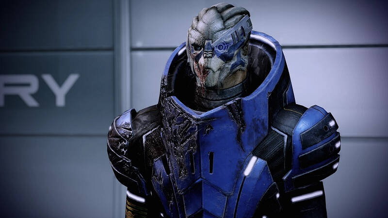 Художественный образ космического солдата из Mass Effect в бронированной броне