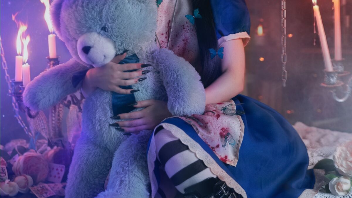 Косплей Алис из American McGee's Alice российская модель