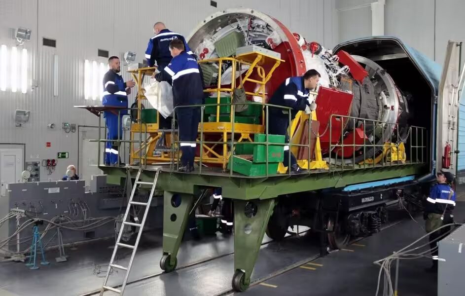 Команда специалистов на МКС у станции Прогресс МС-34