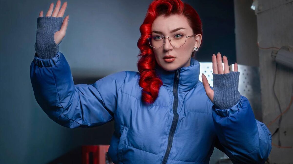 Косплей Анастасии Назаровой из Atomic Heart в зимней одежде