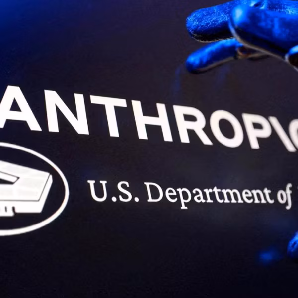 Логотип Anthropic и надпись U.S Department of War