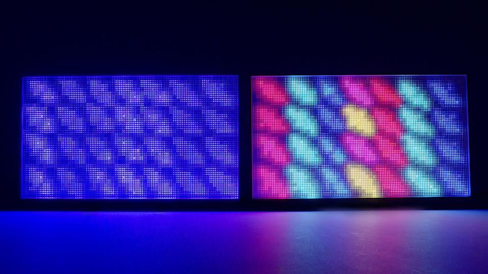 Два мини LED телевизора Sony с RGB-подсветкой