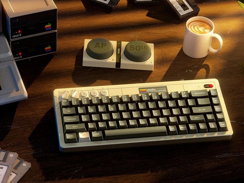 Клавиатура Retro 68 по лимитированной версии 50-летию Apple
