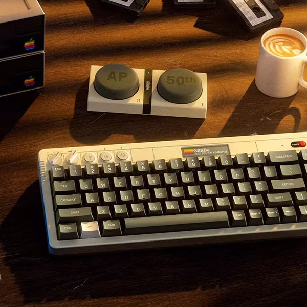 Клавиатура Retro 68 по лимитированной версии 50-летию Apple