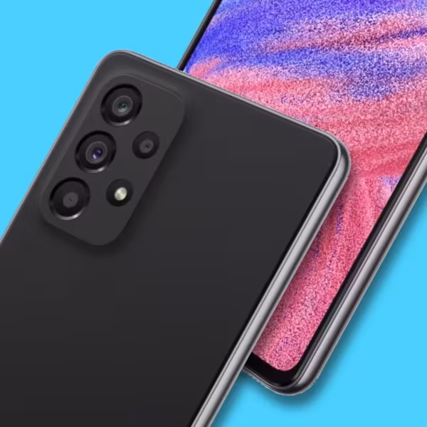 смартфон Samsung Galaxy A53 и A55 с черной задней крышкой камера четырьмя линзами