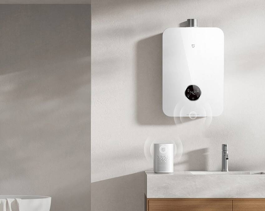Умный газовый водонагреватель Mijia Smart Gas Water Heater 2 на стене в ванной комнате