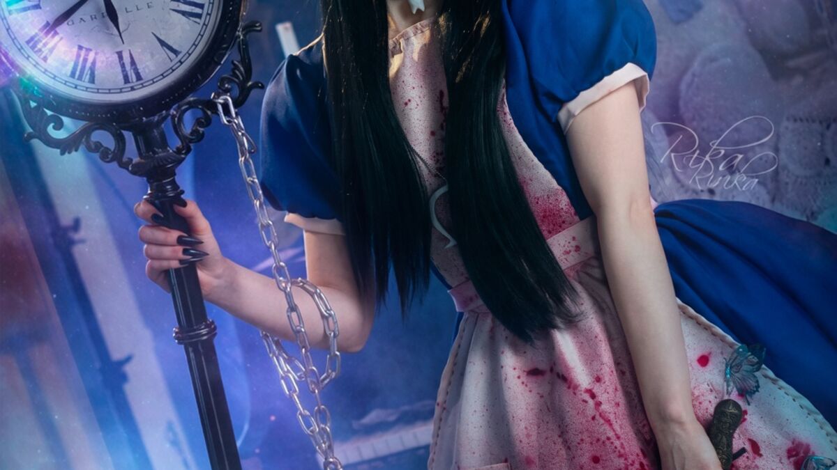 Косплей Алисы из American McGee's Alice российская модель