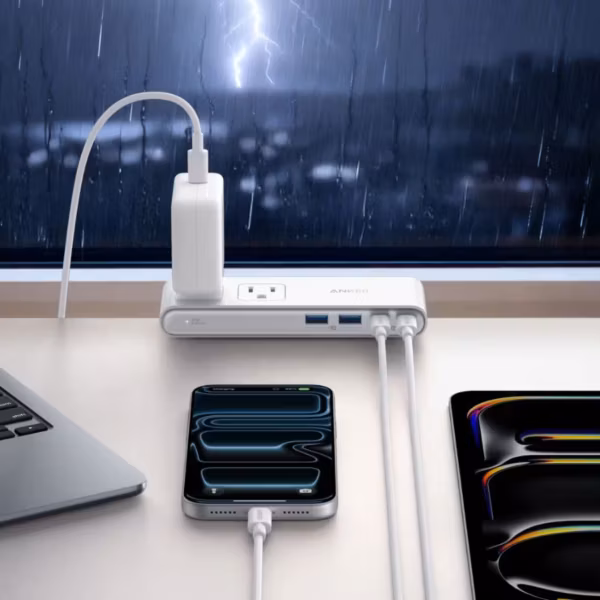 Настольный удлинитель Anker Nano Power Strip с 10 портами в помещении