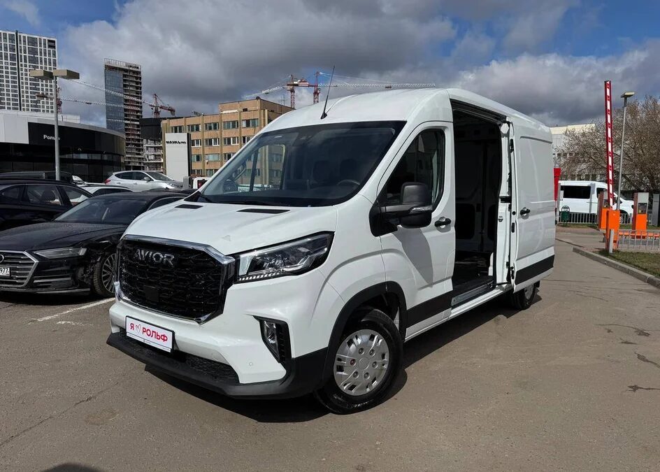 AVIOR V90 получил версию с двумя сдвижными дверьми